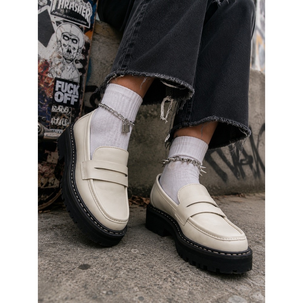 Cool Planet Steve Madden Hazel Loafers Y2K Dark Academia White Vegan Leather 6.5